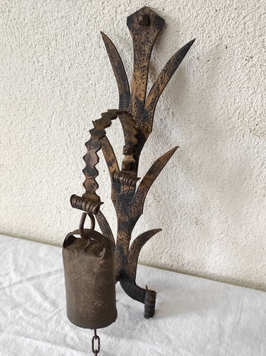 Ancienne cloche porte - porte, en
