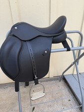 Wintec Pony 500 English Saddle 16.5” Seat With Stirrup Leathers And 24” Girth