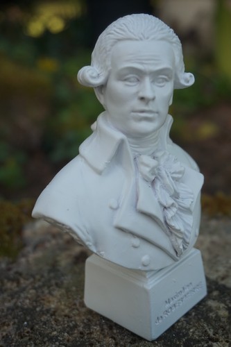 Re0498 buste figurine - bl,