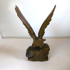 sculpture aigle ailes