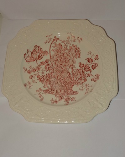 Assiette carree decor relief - assiette,