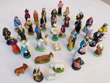 LOT DE 38 SANTONS POUR CRÉCHE