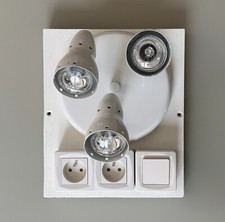 Bloc plafonnier mural 3 luminaires avec 2 prises et un interrupteur - blanc - BE