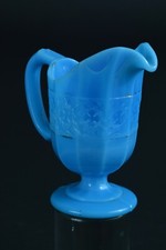 Ancien petit pichet opaline de