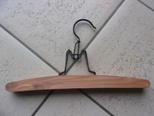 cintre à pince en bois ancien