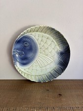 Assiette Plate En Faïence de Sarreguemines ou Vallauris Poisson Bleu Signé AR-LR