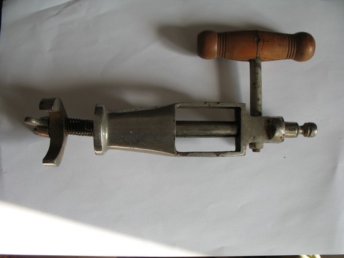 Rare bouchonneuse - bouchonneuse, à