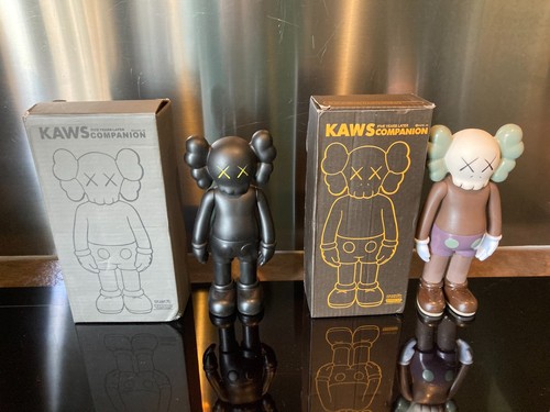 Lot figurines kaws - x2,