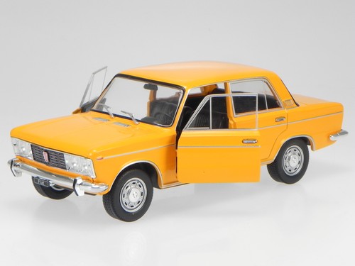 Fiat 125 orange vehicule