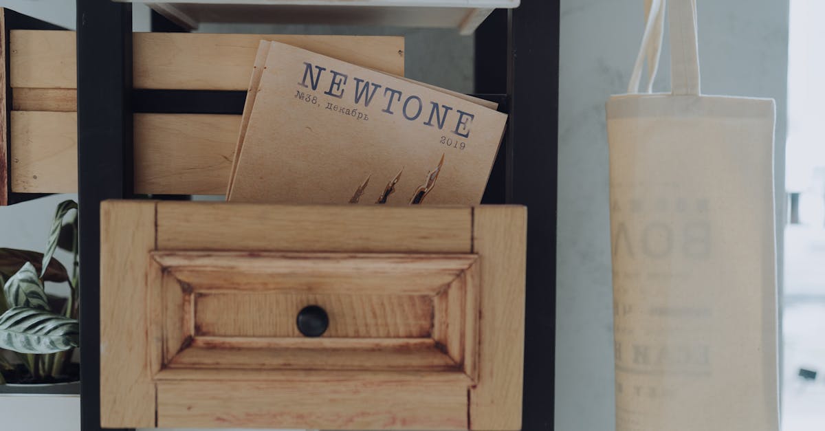 découvrez comment authentifier un sac chanel vintage avec nos conseils d'experts pour éviter les contrefaçons et reconnaître les détails authentiques.