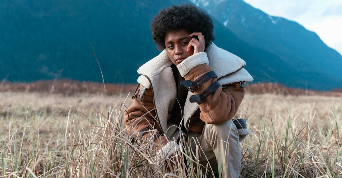 découvrez comment authentifier une veste dior avec nos conseils experts pour éviter les contrefaçons et garantir l'authenticité de votre pièce de mode de luxe.